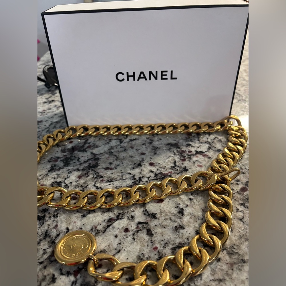 CHANEL Gold-Link Chain Belt with Medallion Charm